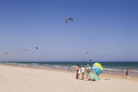 Ein Tag am Meer, Familien Strandleben, Cabanas de Tavira, Aldeamento Turistico ddad Pedras da Rainha, Tavira, Algarve, Portugal, Europe